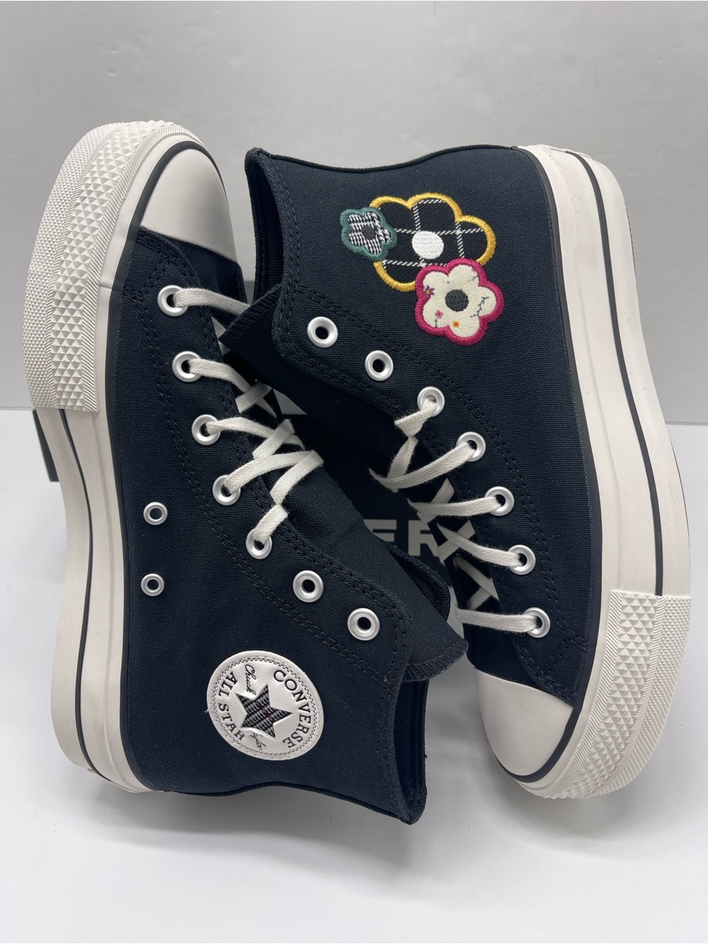 Converse A15534F
CTAS LIFT HI
BLACK/WHITE/SUNNY ANGLE Platform Sneakers - Picture 10 of 16